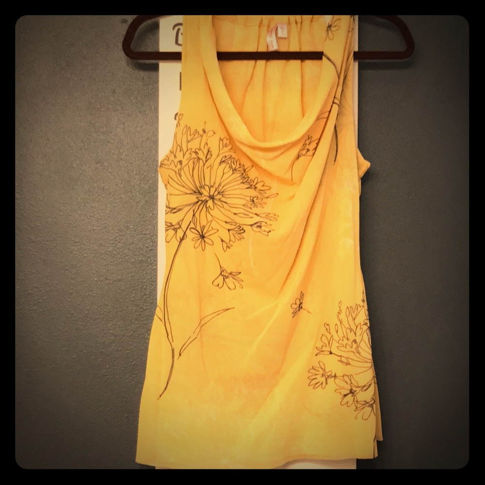 Lovely yellow scoop neck tank
